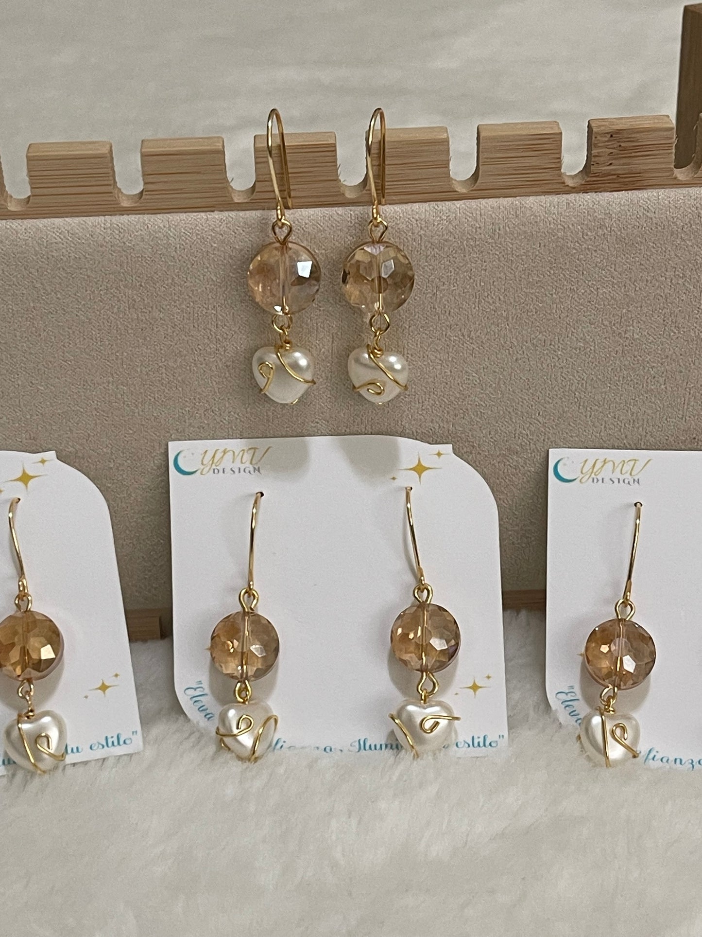 Aretes perla de corazón alambrado