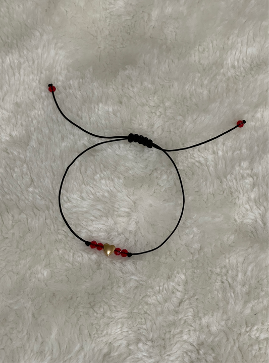 Pulsera corazón en macrame