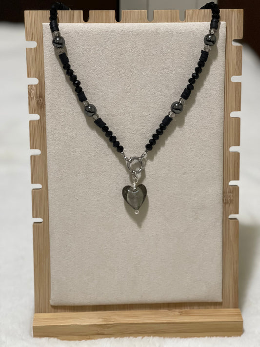 Collar con piedra de corazón
